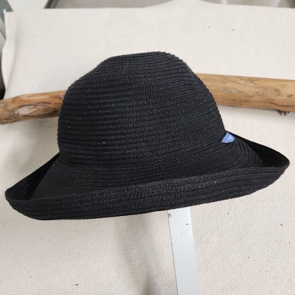 Wallaroo black sun protector hat